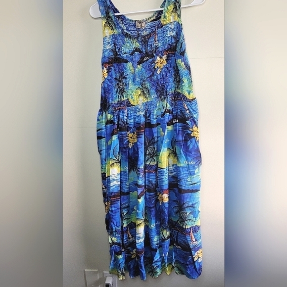 Women's Vintage Aloha Hut Hawaiian Tropical Flowy Dress, one size. - Picture 1 of 3
